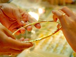 Giá vàng xuống thấp nhất kể từ đầu năm