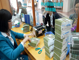 NHNN: Xem xét giảm lãi suất cho vay và cơ cấu thời hạn nợ phù hợp với DN